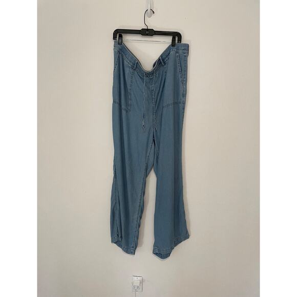 Torrid High-Rise Pull-On Lightweight Denim Jean Light wash Drawstring 3R - Picture 2 of 7